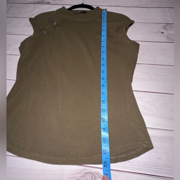 DKNY JEANS Olive Green Cap Sleeve Top – Size Large Frog Closure Summer Office - Picture 5 of 7